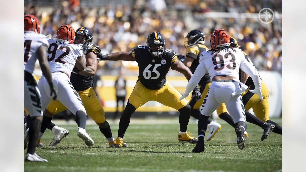 Pittsburgh Steelers offensive tackle Dan Moore Jr. (65) jogs to the line of  scrimmage during an NFL football game against the Jacksonville Jaguars,  Saturday, Aug. 20, 2022 in Jacksonville, Fla. The Steelers