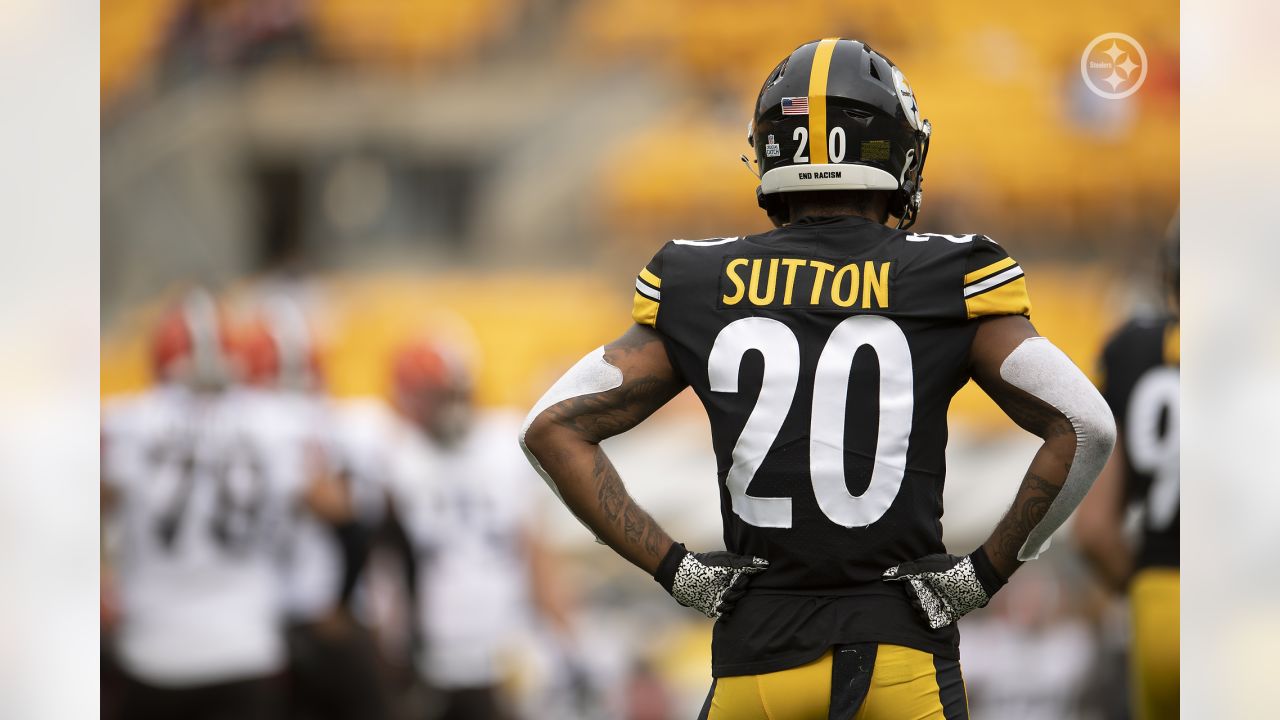 Pittsburgh Steelers cornerback Cameron Sutton (20) celebrates during a NFL  football game against the Cincinnati Bengals, Sunday, Sept. 11, 2022, in  Cincinnati. (AP Photo/Emilee Chinn Stock Photo - Alamy