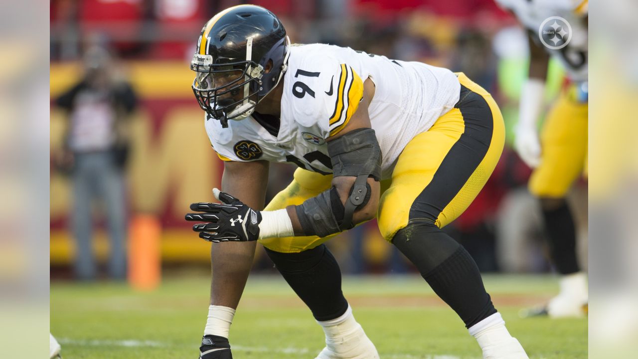 Stephon Tuitt, current owner of Steelers No. 91, honors Kevin