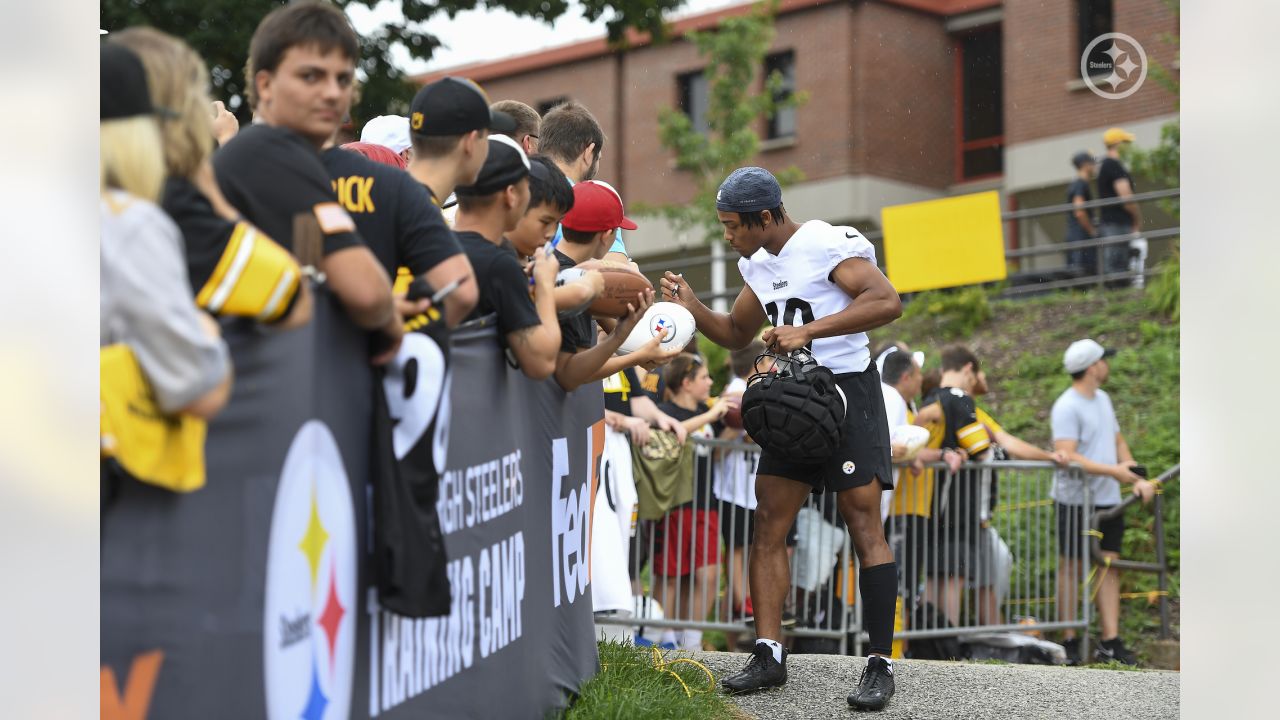 Latrobe, PA, USA. 28th July, 2022. July 28th, 2022: Zach Gentry #81 during  the Pittsburgh Steelers Training Camp in Latrobe, PA. Mike J. Allen/BMR  (Credit Image: © Mike J. Allen/BMR via ZUMA