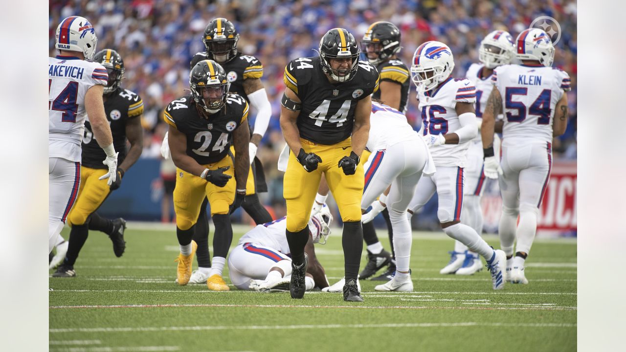 Pittsburgh Steelers fullback Derek Watt (44) communicates to a teammate  during warmups before an NFL football game, Sunday, Oct. 10, 2021 in  Pittsburgh. (AP Photo/Matt Durisko Stock Photo - Alamy