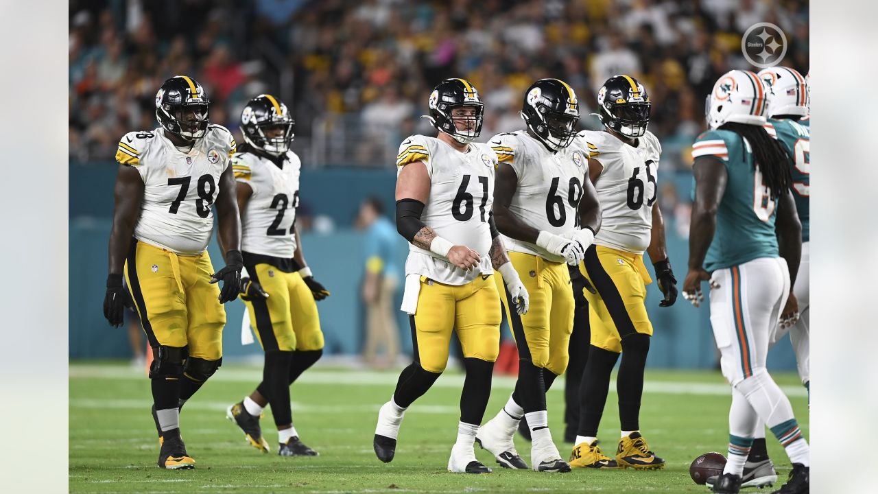 Miami Gardens, Florida, USA. 23rd Oct, 2022. October 23rd, 2022 Pittsburgh  Steelers wide receiver George Pickens (14) smiling during Pittsburgh  Steelers vs Miami Dolphins in Miami Gardens, FL. Jake Mysliwczyk/BMR  (Credit Image: ©