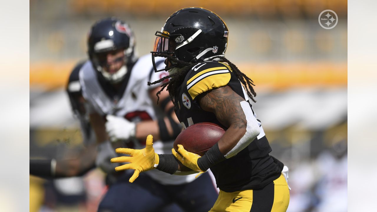 Pittsburgh Steelers running back Anthony McFarland (26) warms up before an  NFL football game against the Houston Texans in Pittsburgh, Sunday, Sept.  27, 2020. (AP Photo/Gene J. Puskar Stock Photo - Alamy