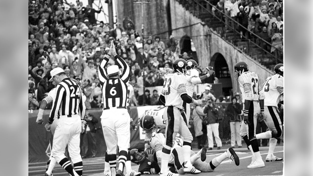 Steelers Throwback Thursdays: Dwight White records first-ever Super Bowl  safety - Steel City Underground