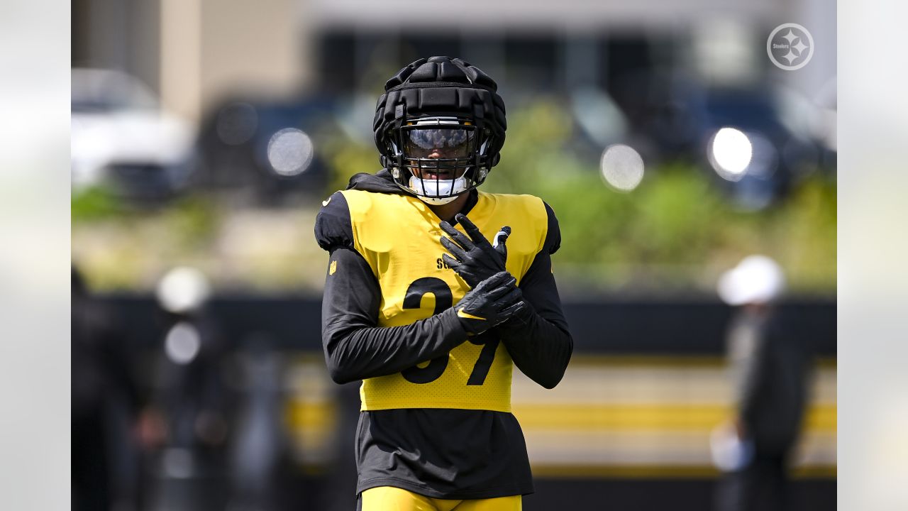 Pittsburgh Steelers offensive coordinator Matt Canada during an NFL  football practice, Saturday, July 24, 2021, in Pittsburgh. (AP Photo/Keith  Srakocic Stock Photo - Alamy