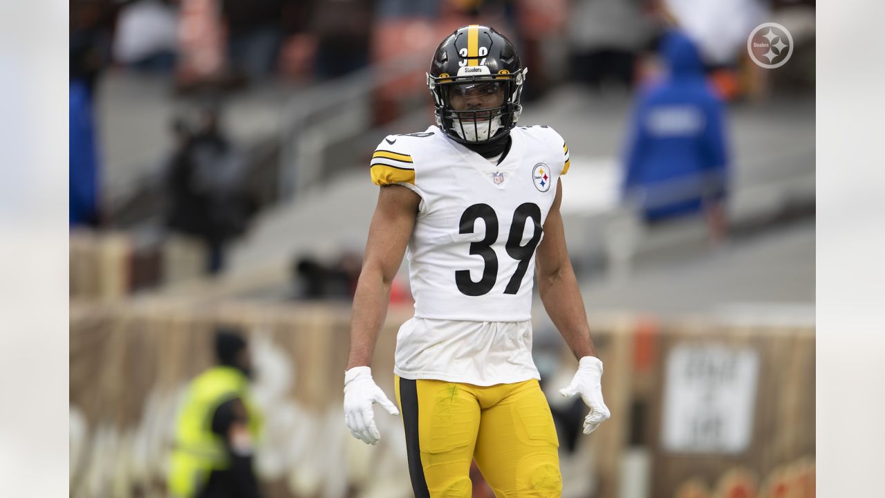 Pittsburgh Steelers free safety Minkah Fitzpatrick (39) reacts