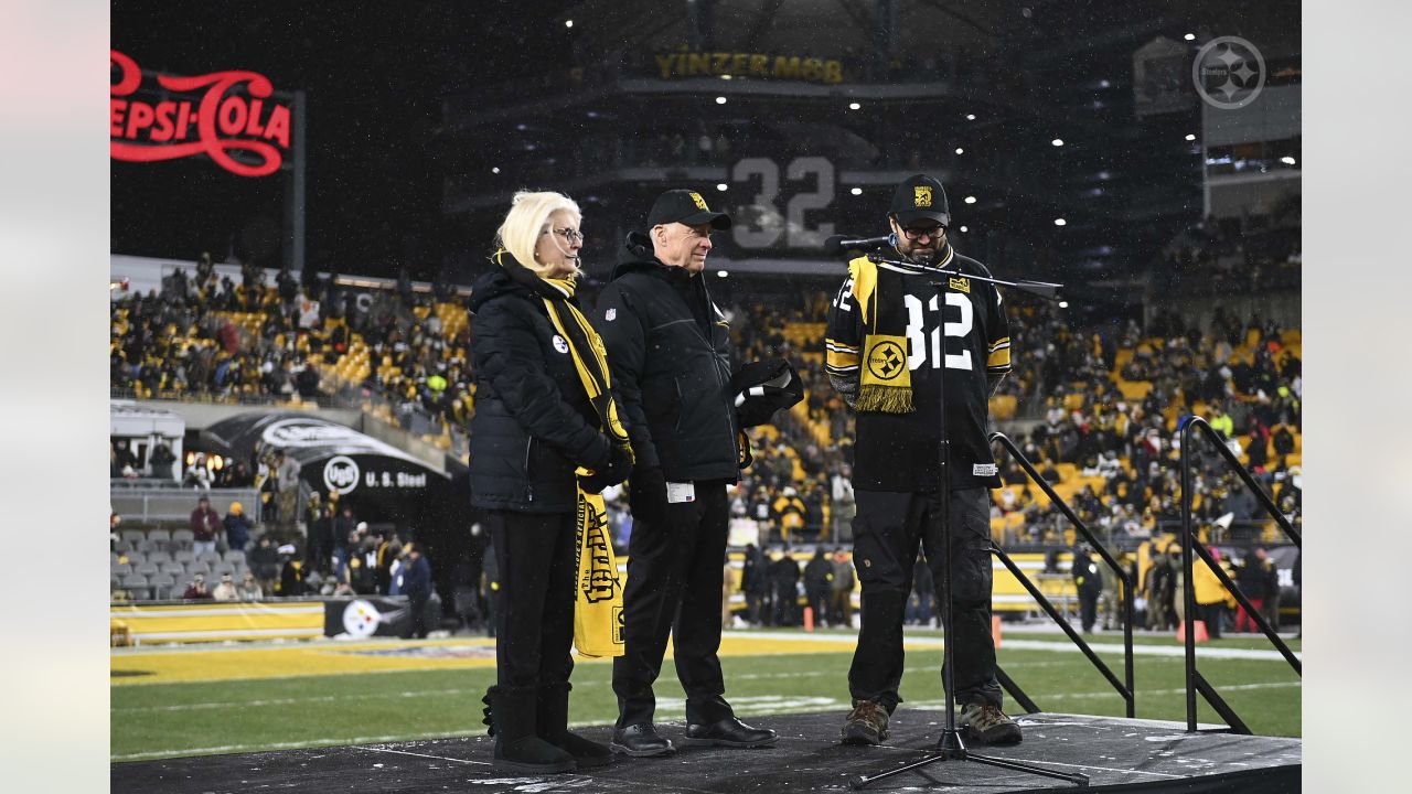 Steelers retire Franco Harris' No. 32 in somber ceremony at Acrisure  Stadium