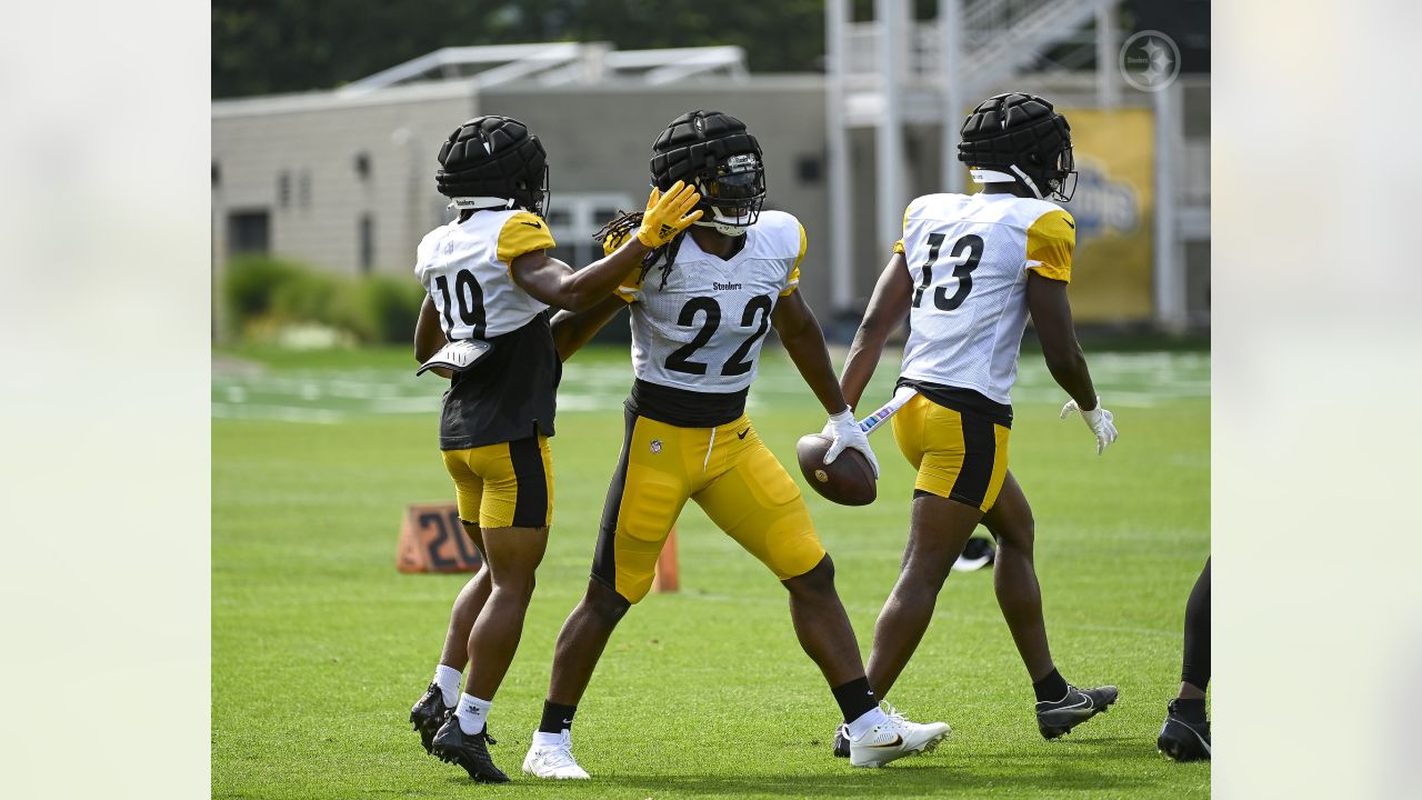 Pittsburgh Steelers wide receiver Miles Boykin (13) runs for the