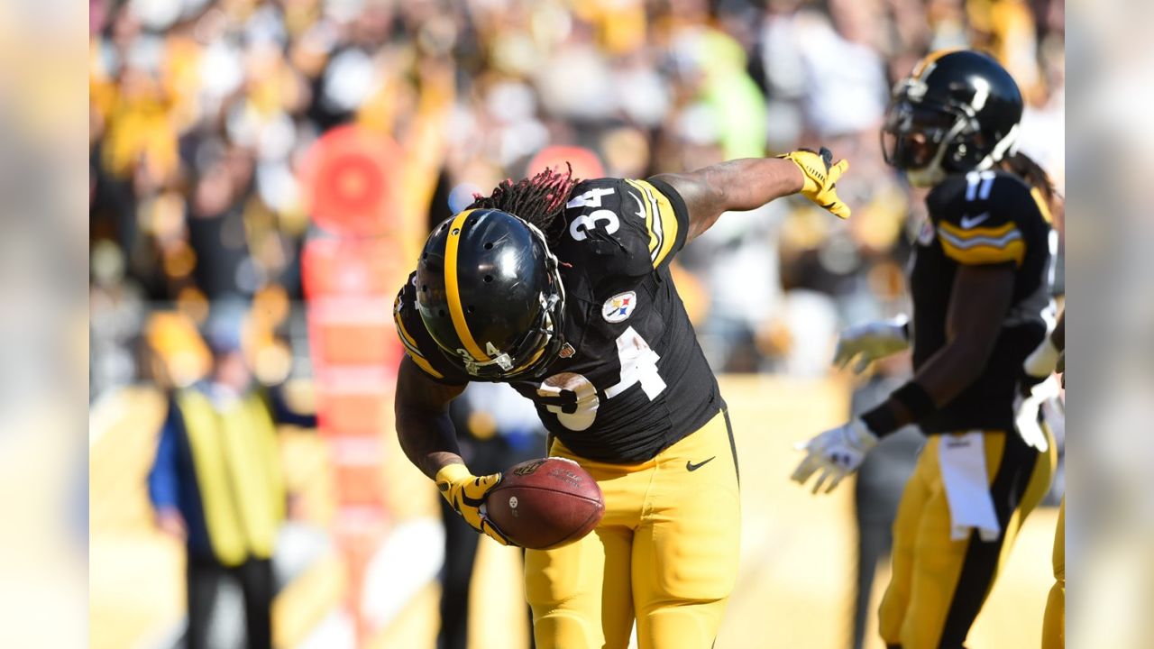 Pittsburgh Steelers wide receiver Antonio Brown (84) runs past Oakland  Raiders defenders after making a catch to help set up the Steelers game  winning field goal in the fourth quarter of an