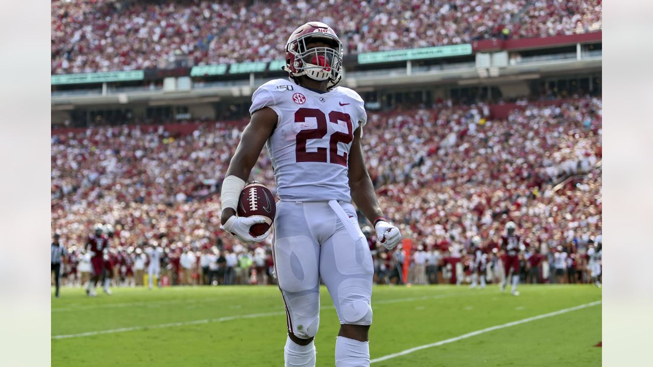 Najee Harris wins Alabama pro day from the sidelines