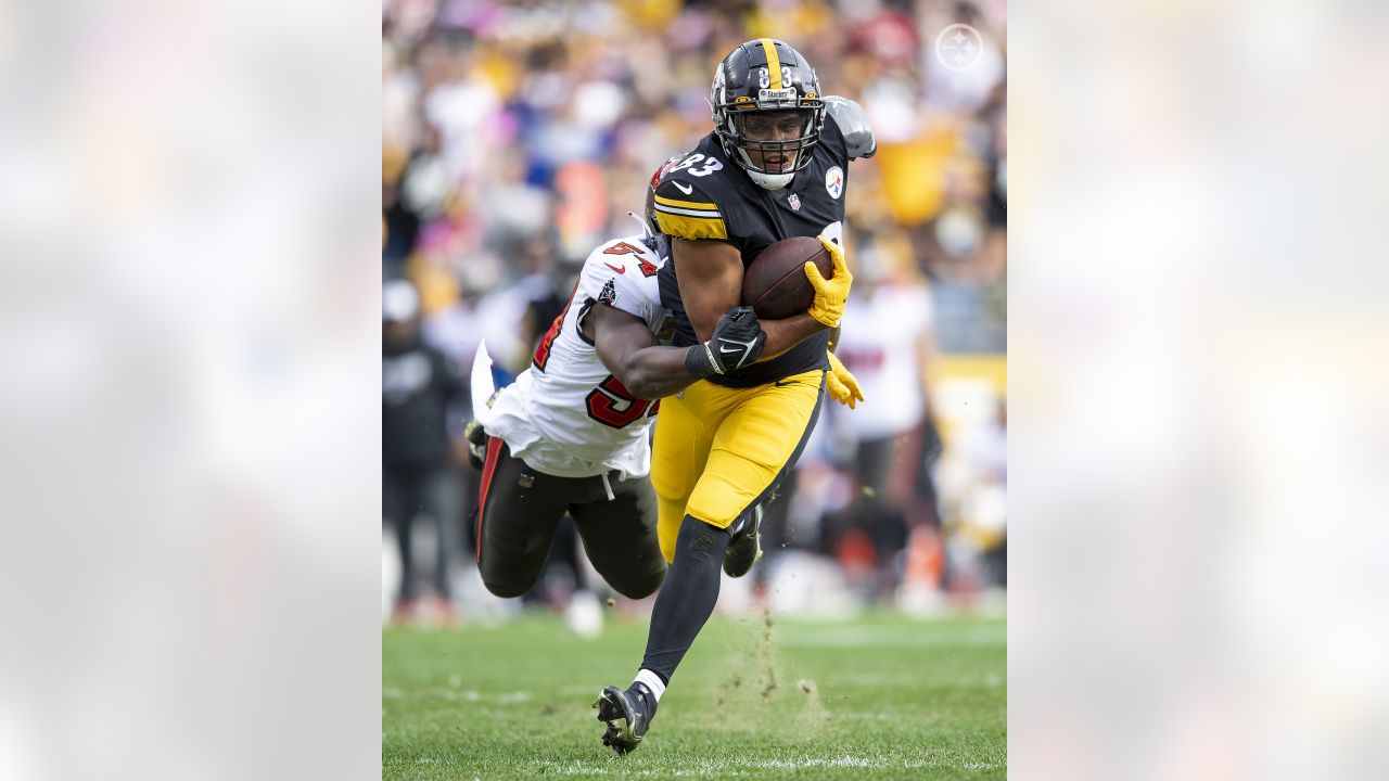 Pittsburgh Steelers tight end Connor Heyward (83) works during the