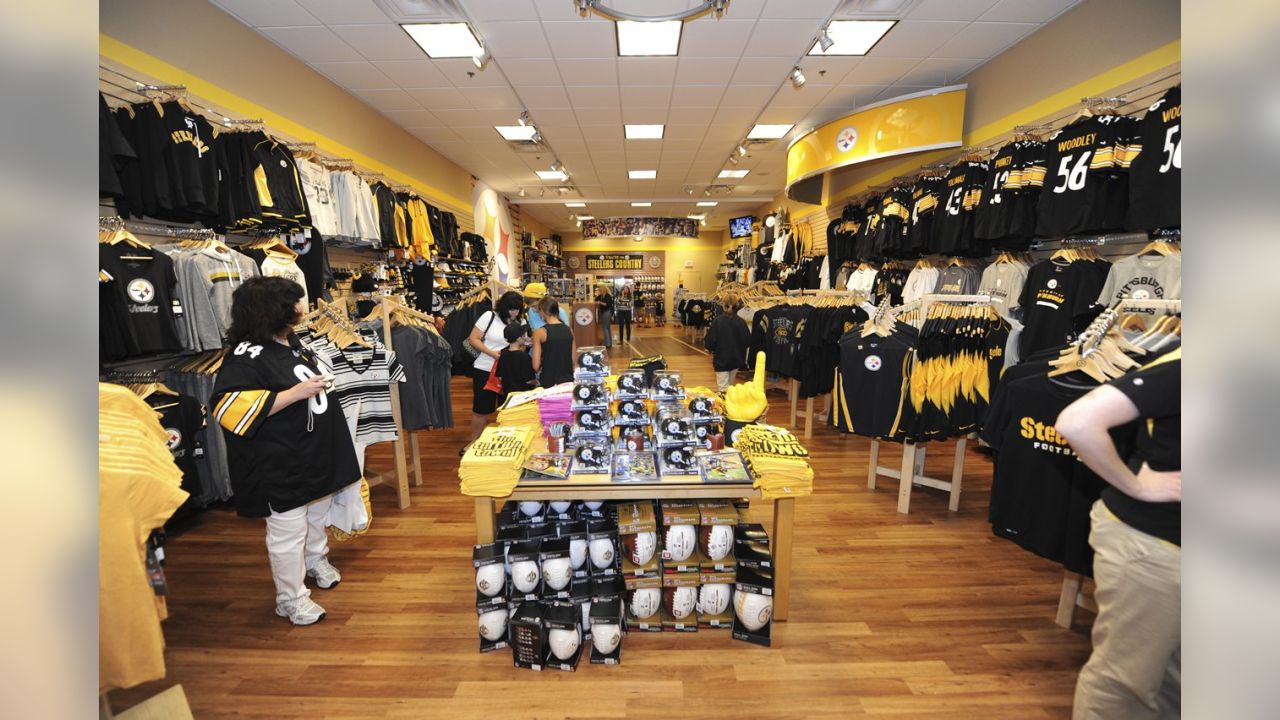 Steelers Sideline Store opens in Tanger Outlets