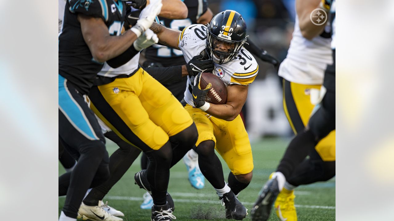 CHARLOTTE, NC - DECEMBER 18: Pittsburgh Steelers running back Jaylen Warren  (30) during an NFL