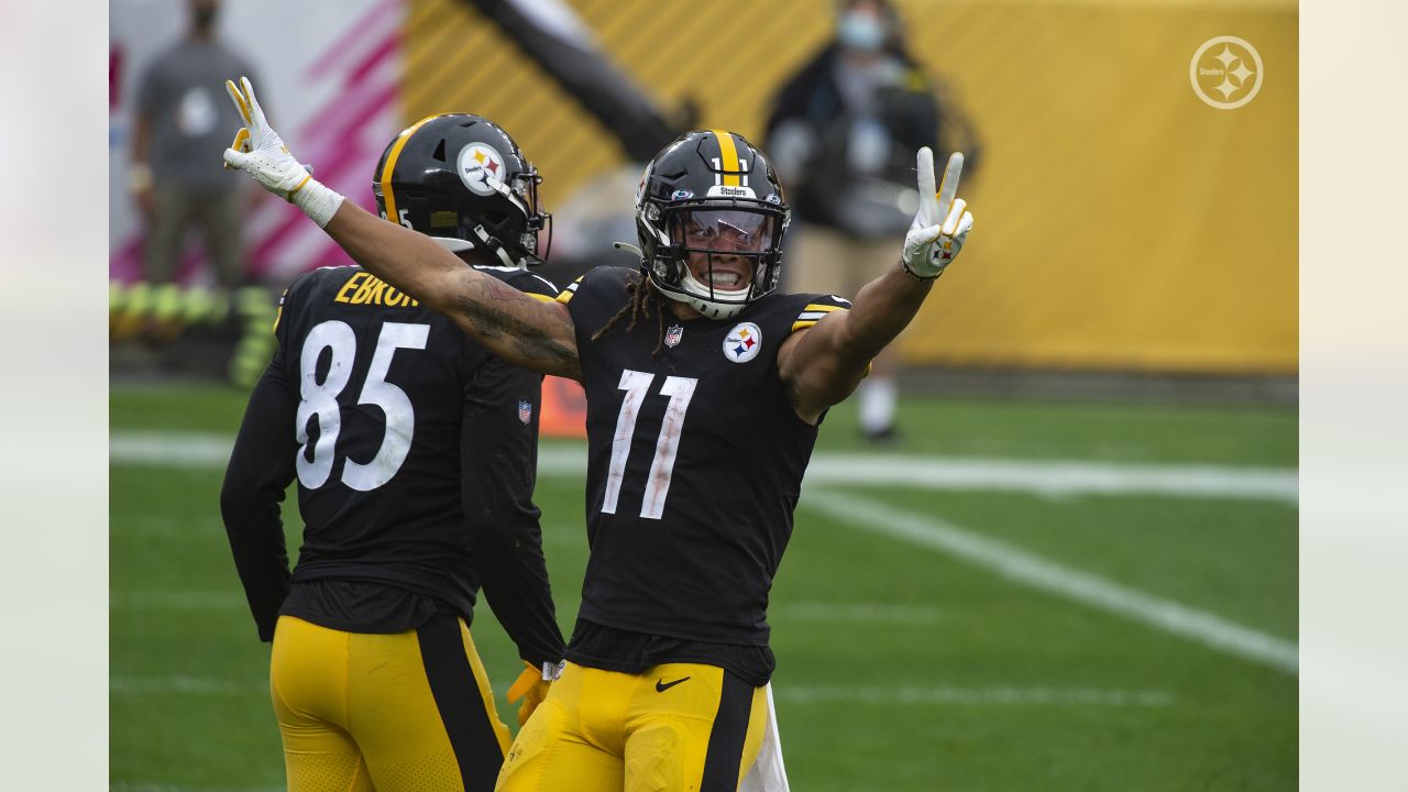 Pittsburgh Steelers wide receiver Chase Claypool (11) looks on during the  Pro Football Hall of Fame game at Tom Benson Hall of Fame Stadium, Thursday  Stock Photo - Alamy