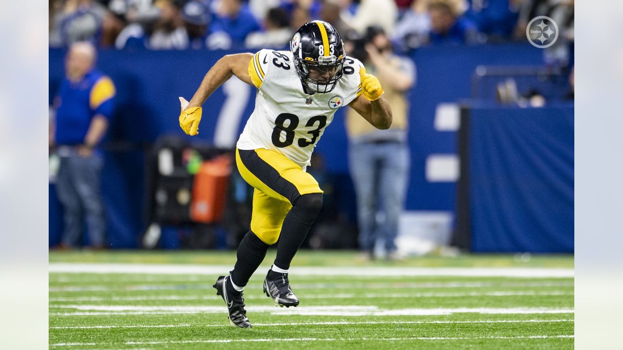 Pittsburgh Steelers tight end Connor Heyward (83) works during the