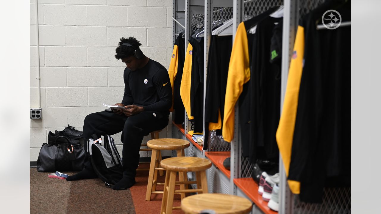 CINCINNATI, OH - SEPTEMBER 11: Pittsburgh Steelers wide receiver Chase  Claypool (11) reacts during the game against the Pittsburgh Steelers and  the Cincinnati Bengals on September 11, 2022, at Paycor Stadium in