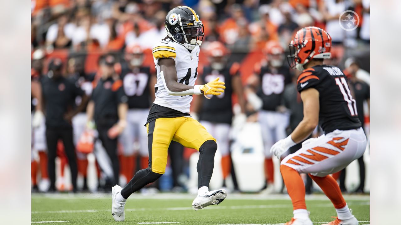 CB James Pierre is re-signing with the Steelers. He has 2 career INTs.