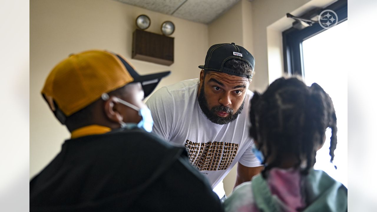 Steelers' Heyward leads initiative to provide city high school boys with  access to dress clothes