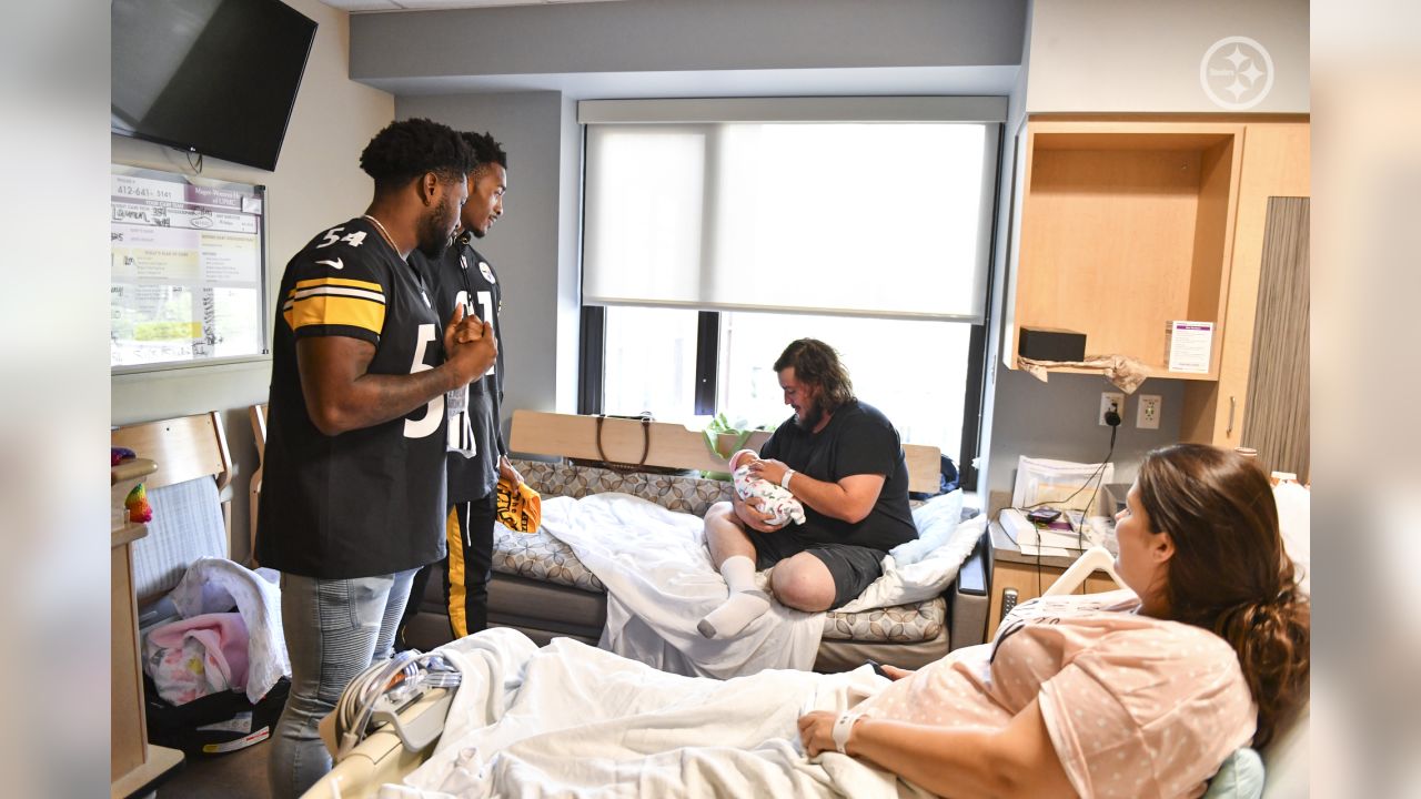 Steelers rookies visit Children's Hospital