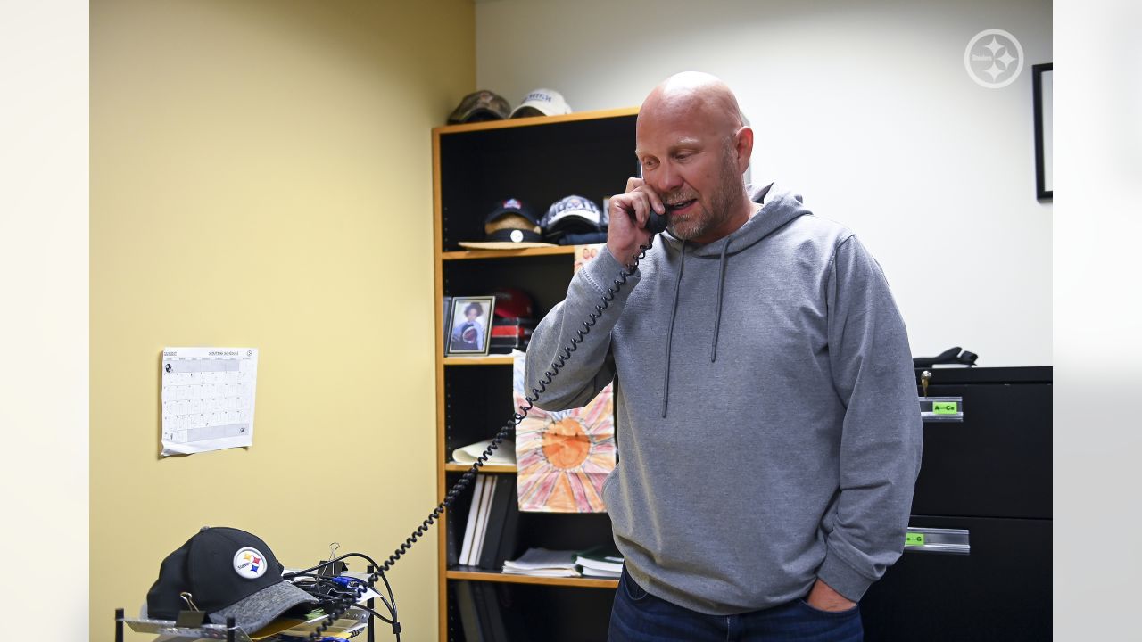 Chase Claypool announces the Pittsburgh Steelers 52th pick during the 2022  NFL Draft on Friday, April 29, 2022, in Las Vegas. (AP Photo/Doug Benc  Stock Photo - Alamy