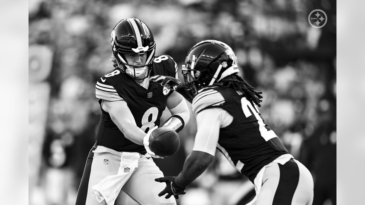 Indianapolis Colts' Henry Black plays during a preseason NFL football game,  Thursday, Aug. 24, 2023, in Philadelphia. (AP Photo/Matt Slocum Stock Photo  - Alamy