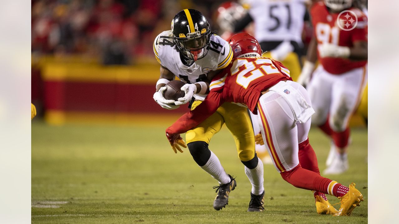 KANSAS CITY, MO - JANUARY 16: Pittsburgh Steelers running back