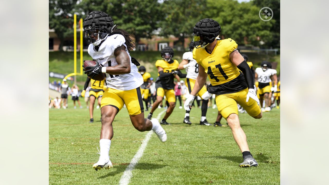 Pittsburgh, Pennsylvania, USA. 15th Aug, 2022. August 15th, 2022 James  Daniels #78 during the Pittsburgh Steelers Training Camp at St. Vincent  College in Latrobe, PA. Jake Mysliwczyk/BMR (Credit Image: © Jake  Mysliwczyk/BMR