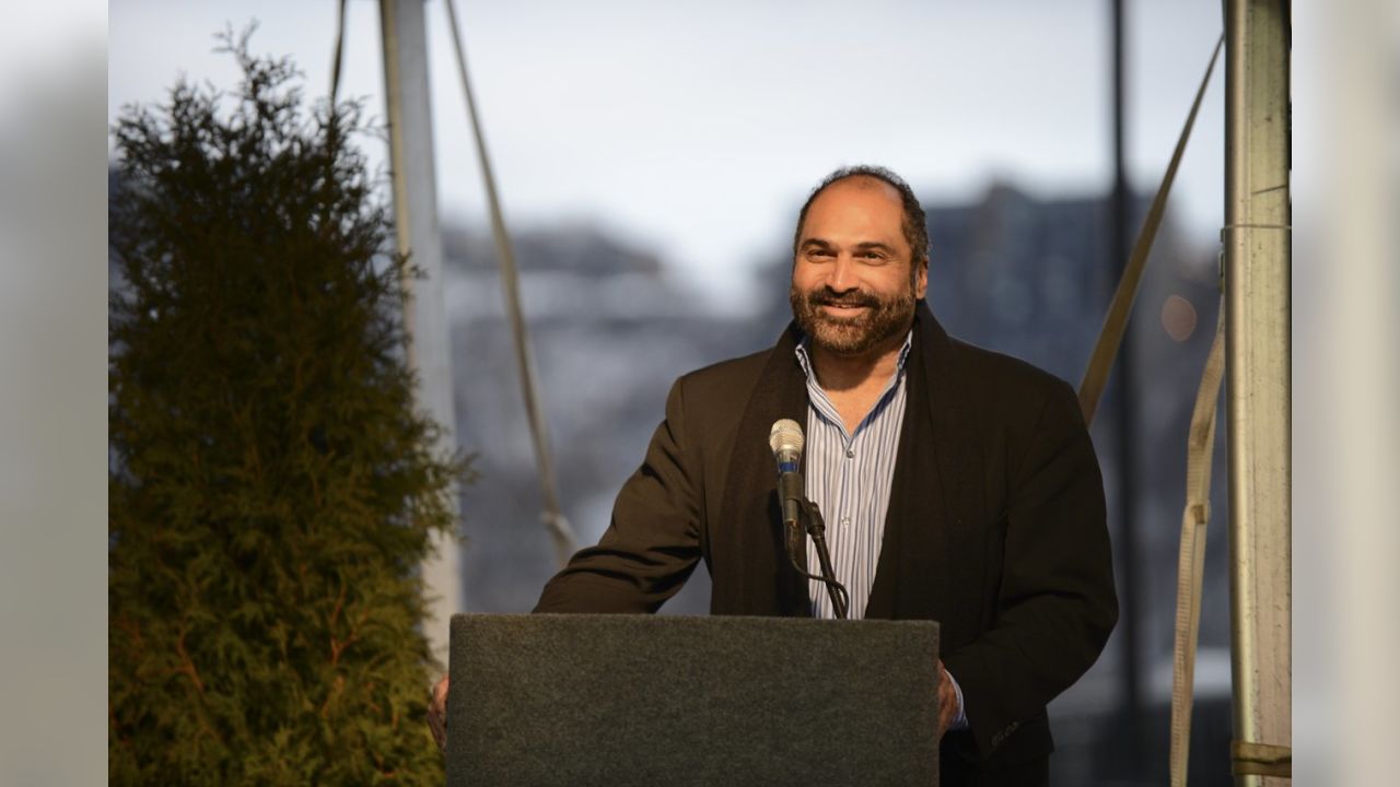 Franco Harris Immaculate Reception Statue inside Pittsburgh International  Airport - MetroScenes.com - Pittsburgh…