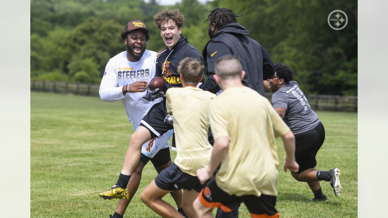 PHOTOS: 2022 Mel Blount Youth Home Rookie Visit