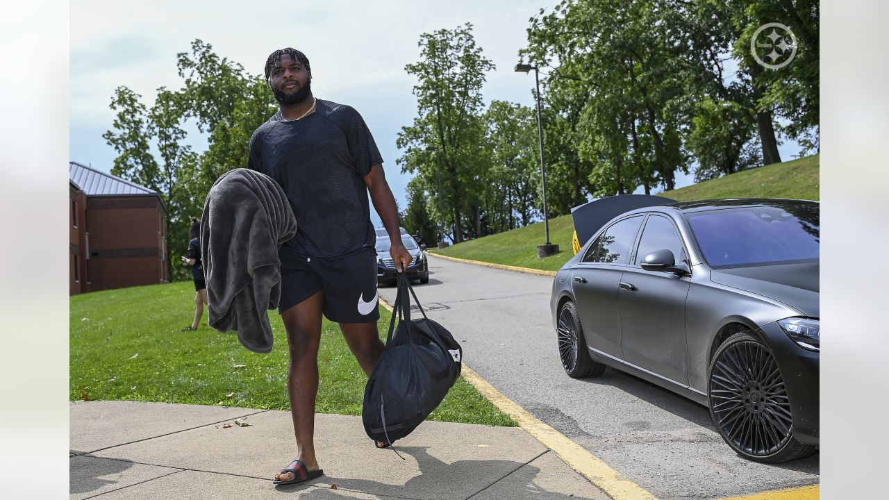 Steelers training camp: Players arrive at Saint Vincent College