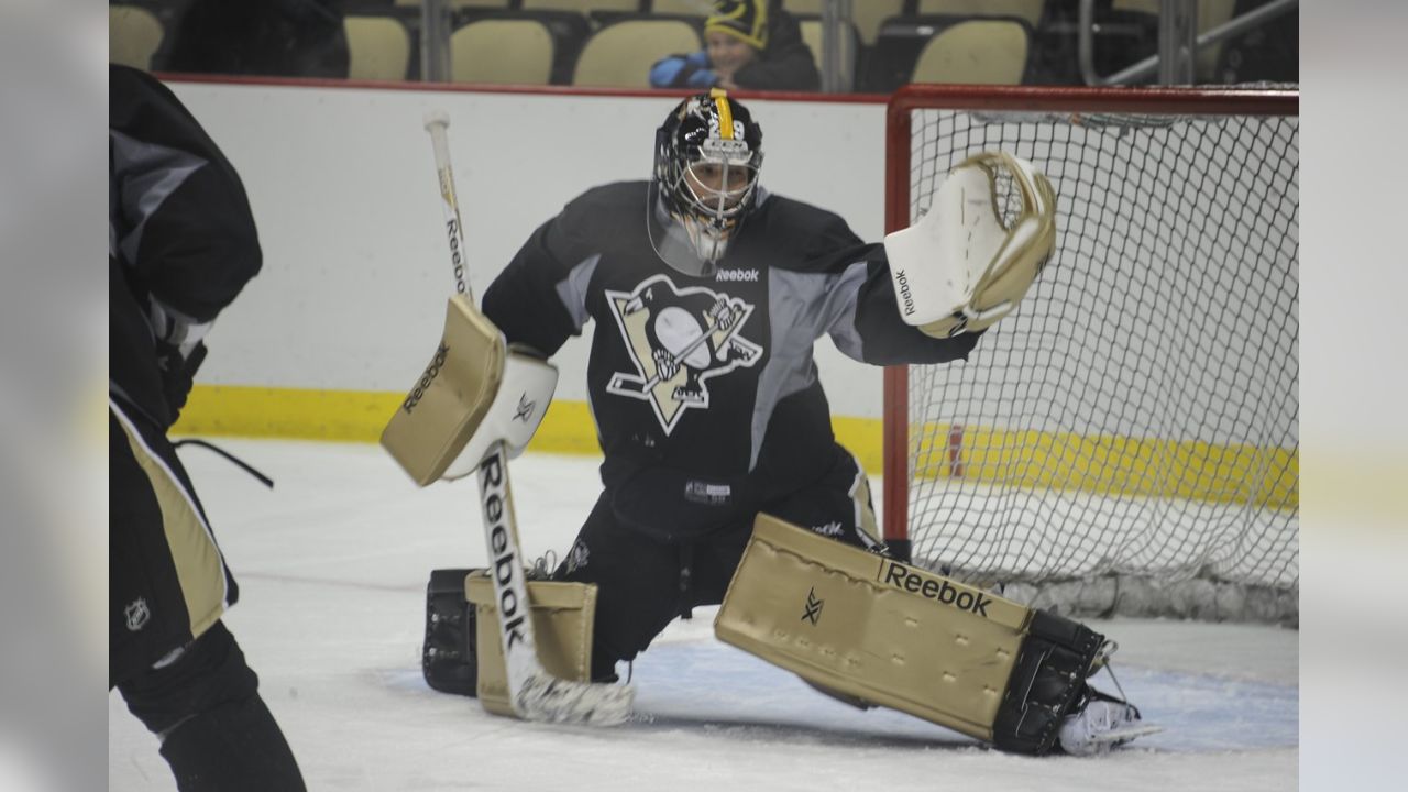 PHOTOS) Fleury sports Steelers-inspired mask at practice