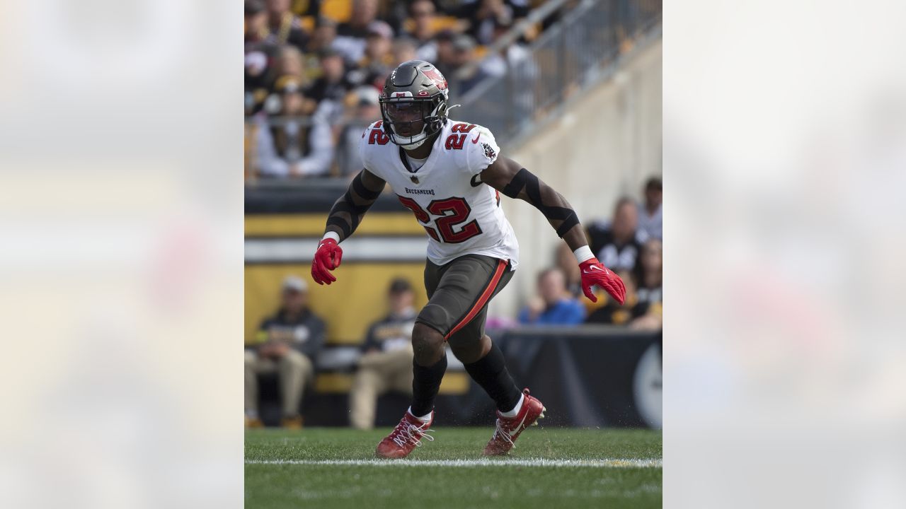 Pro Bowler Keanu Neal signs with the Tampa Bay Buccaneers, two