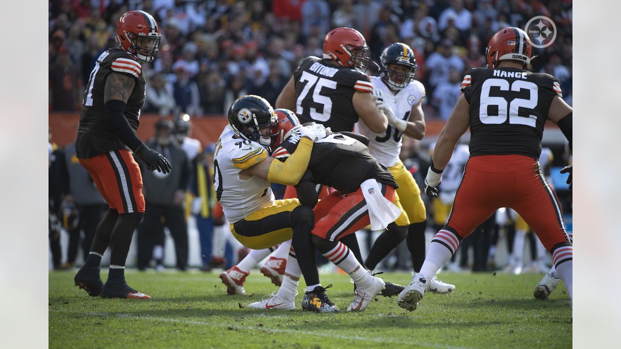 Pittsburgh Steelers outside linebacker T.J. Watt (90) sacks Las Vegas  Raiders quarterback Derek Carr (4) in an NFL football game, Sunday, Sept.  19, 2021, in Pittsburgh. (AP Photo/Keith Srakocic Stock Photo - Alamy