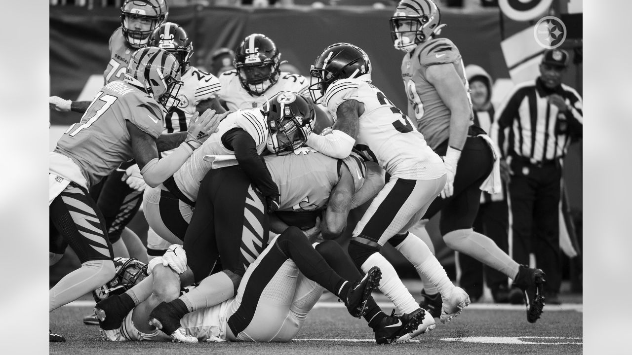 PHOTOS: Monochrome moments - Steelers at Bengals