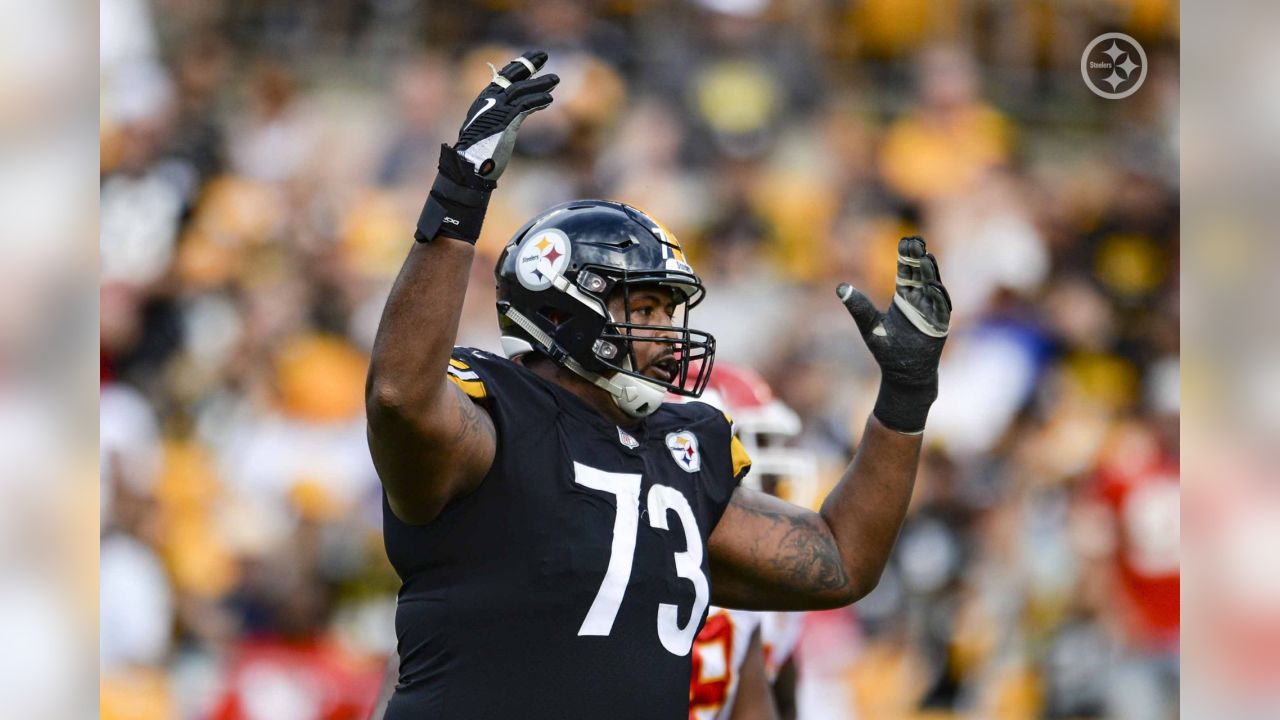 Celebrating or trolling? Steelers' Twitter account, Ramon Foster jab Bengals