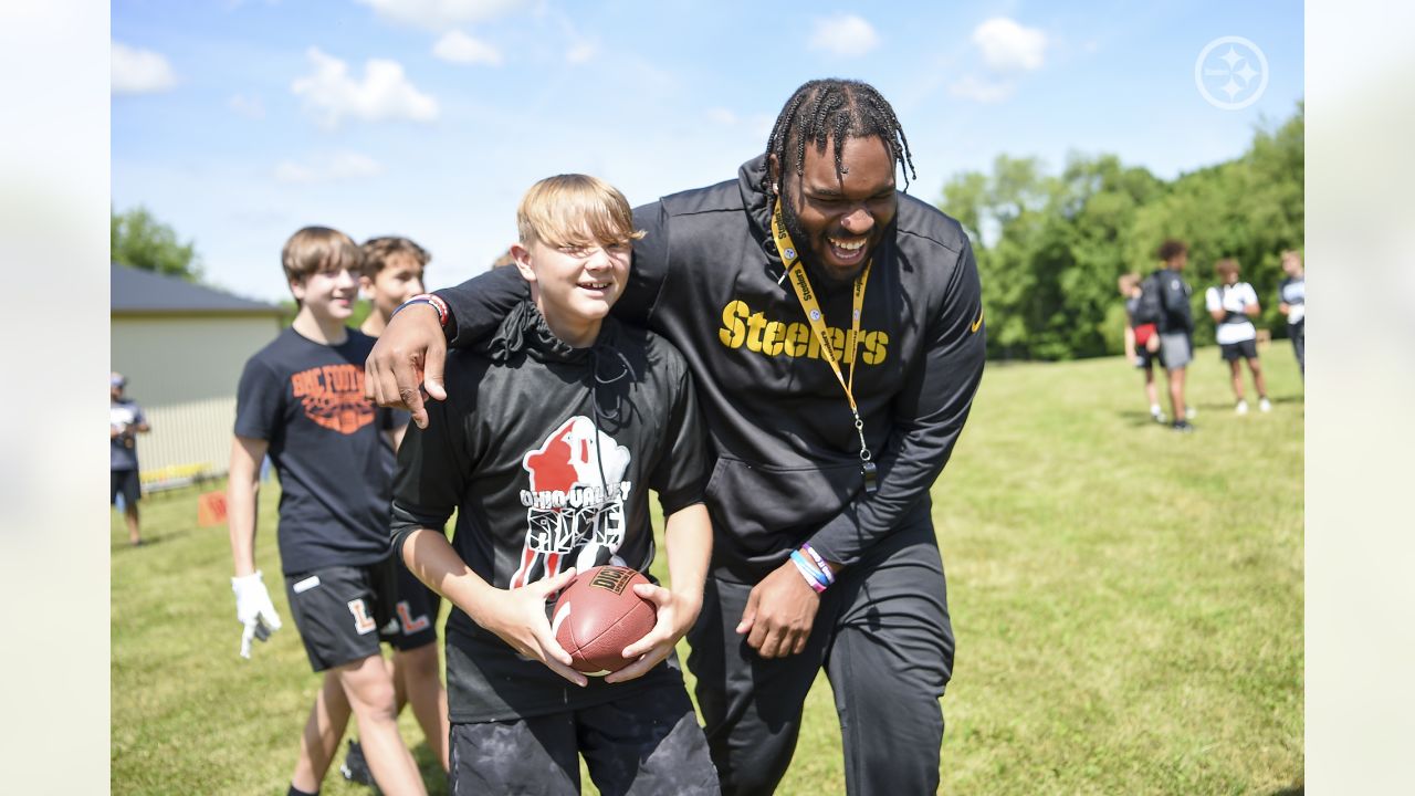 PHOTOS: 2022 Mel Blount Youth Home Rookie Visit