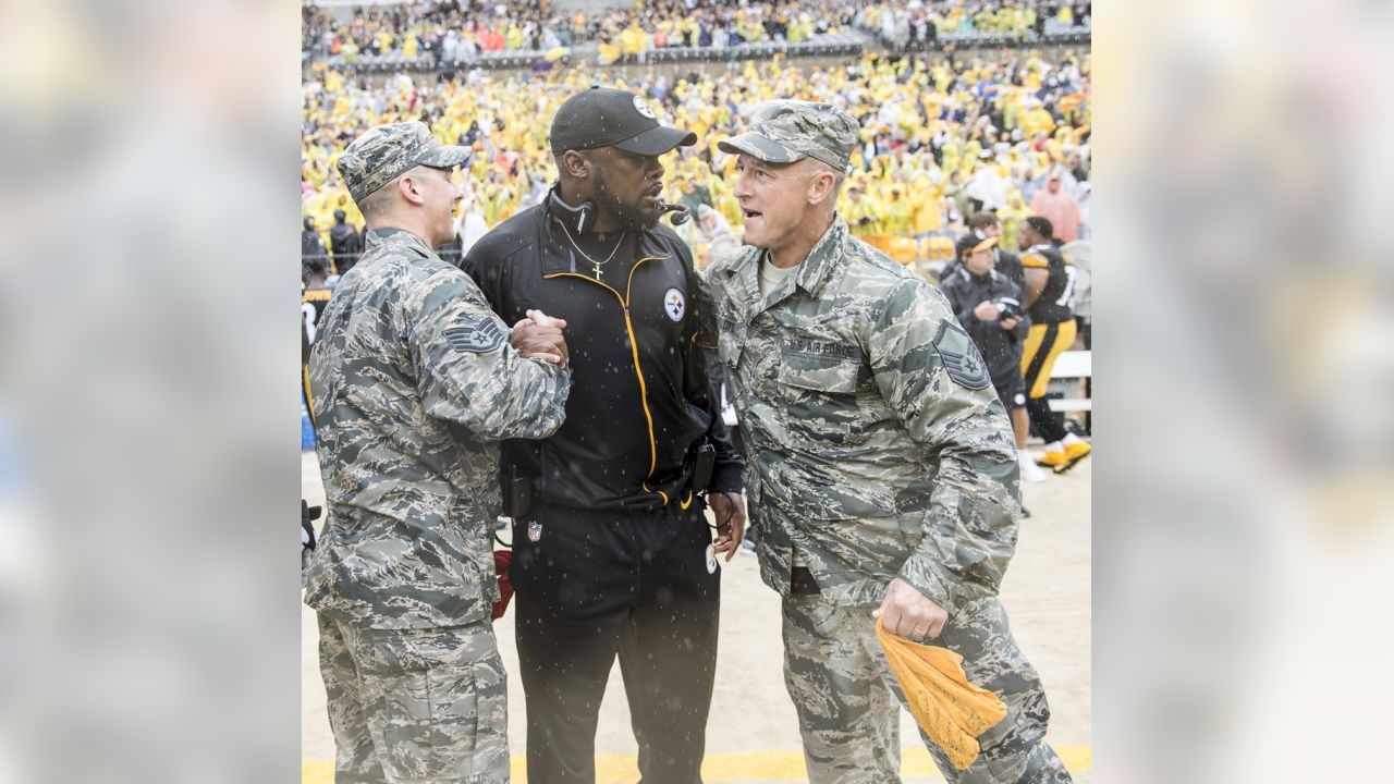 Pittsburgh Steelers honor local military members in Salute to