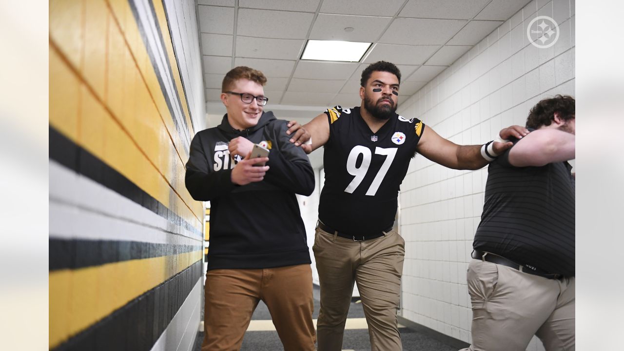 Pittsburgh, Pennsylvania, USA. 16th Oct, 2022. Oct. 16, 2022: Cameron  Hayward #97 and Mike Tomlin during the Pittsburgh Steelers vs. Tampa Bay  Buccaneers in Pittsburgh, Pennsylvania at Acrisure Stadium. (Credit Image: ©