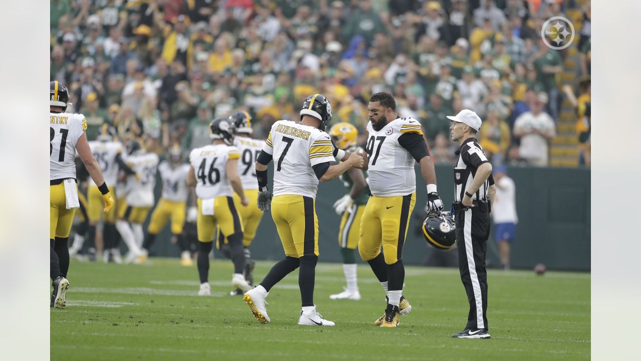 Pittsburgh Steelers quarterback Ben Roethlisberger (7) walks off