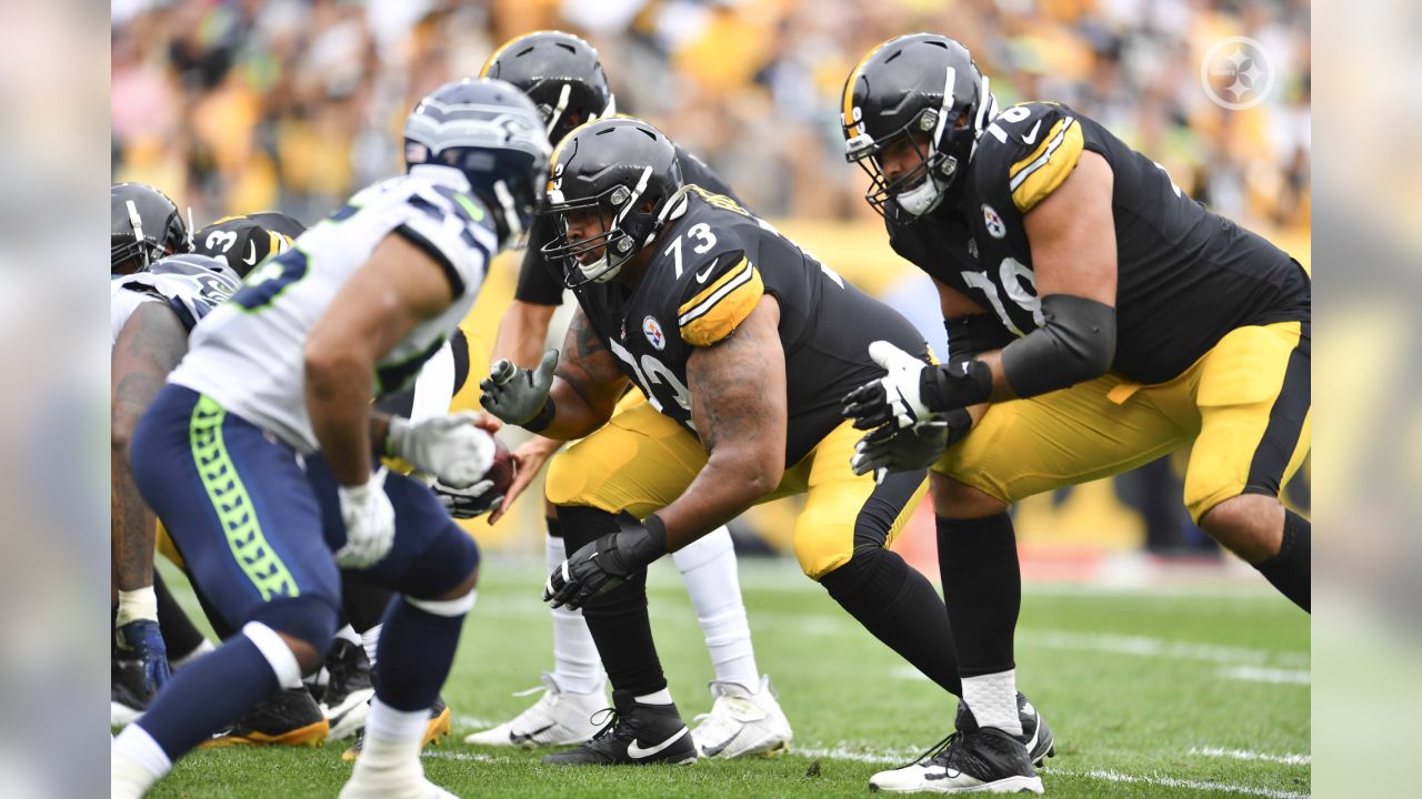 Celebrating or trolling? Steelers' Twitter account, Ramon Foster