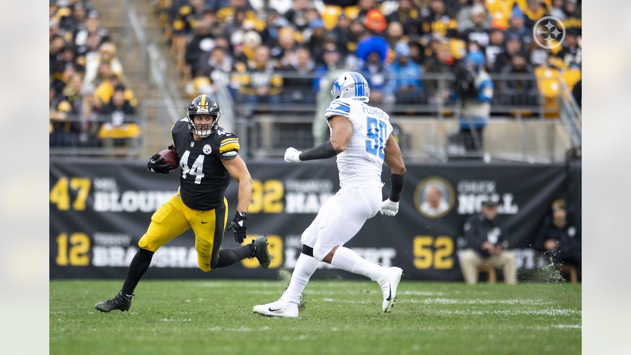 Pittsburgh Steelers fullback Derek Watt (44) lines up during an NFL  football game, Sunday, Sept. 26, 2021 in Pittsburgh. (AP Photo/Matt Durisko  Stock Photo - Alamy