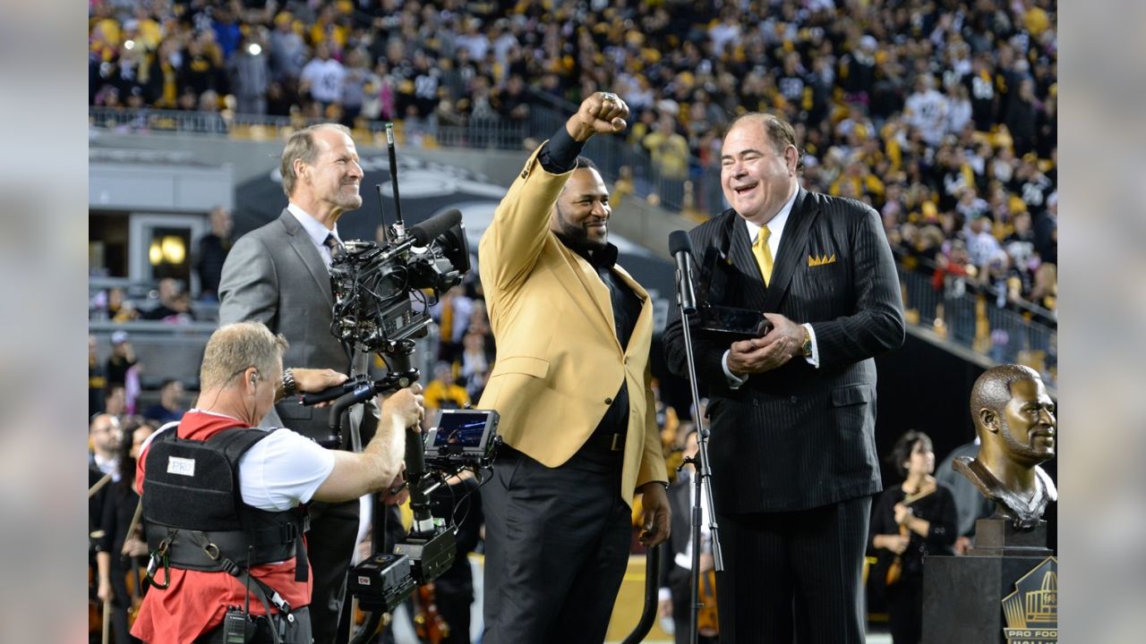 PHOTOS: Jerome Bettis receives his Hall of Fame ring