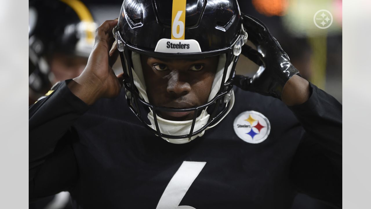 Pittsburgh Steelers punter Pressley Harvin III (6) before an NFL football  game against the Chicago Bears, Monday, Nov. 8, 2021, in Pittsburgh. (AP  Photo/Gene J. Puskar Stock Photo - Alamy