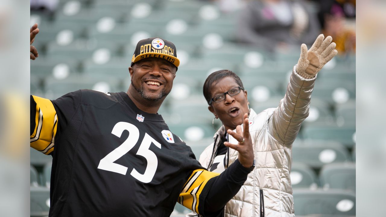 Boy gets to watch Steelers game wearing signed jersey after burglar steals  Christmas presents - CBS Pittsburgh