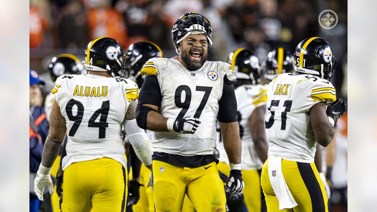 Pittsburgh, Pennsylvania, USA. 25th Dec, 2022. December 24th, 2022 Pittsburgh  Steelers defensive tackle Cameron Heyward (97) celebrating during Pittsburgh  Steelers vs Las Vegas Raiders in Pittsburgh, PA. Jake Mysliwczyk/BMR  (Credit Image: ©