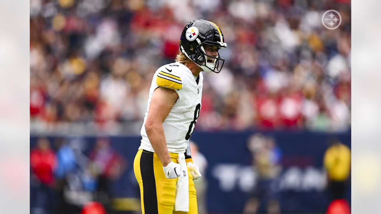 Steelers QB Kenny Pickett leaves loss against Texans after