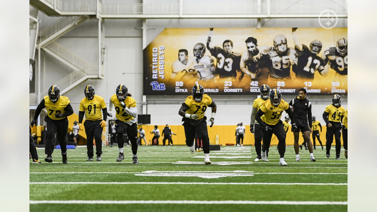 CHARLOTTE, NC - DECEMBER 18: Pittsburgh Steelers kicker Chris Boswell (9)  during an NFL football game between the Pittsburg Steelers and the Carolina  Panthers on December 18, 2022 at Bank of America