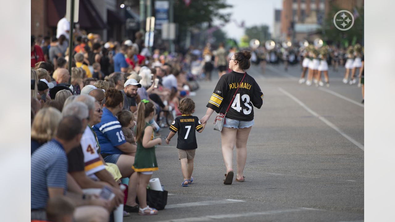 Pro Football Hall of Fame Parade