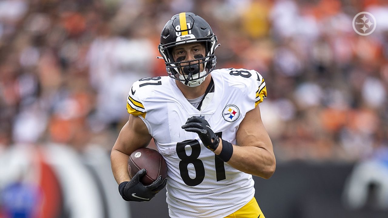 Pittsburgh Steelers tight end Zach Gentry (81) lines up during the first  half of an NFL football game against the Atlanta Falcons, Sunday, Dec. 4,  2022, in Atlanta. The Pittsburgh Steelers won