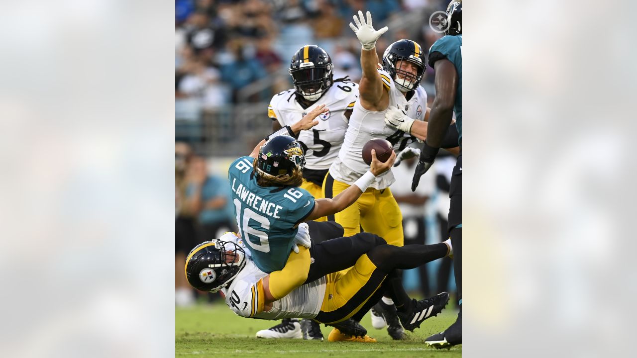 Pittsburgh Steelers tight end Connor Heyward (83) runs drills before an NFL  preseason football game against the Tampa Bay Buccaneers, Friday, Aug. 11,  2023, in Tampa, Fla. (AP Photo/Peter Joneleit Stock Photo - Alamy